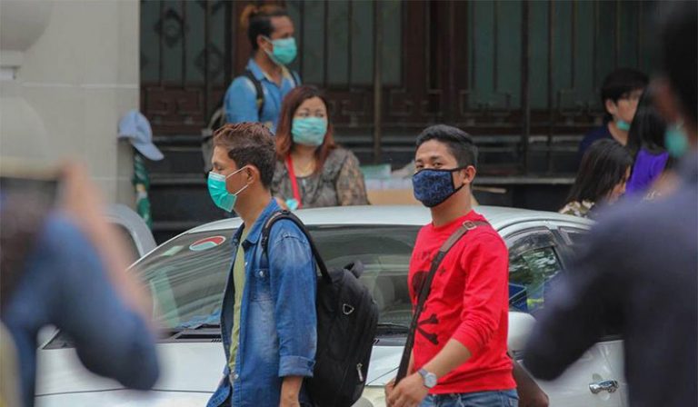 People-wear-masks-in-Yangon
