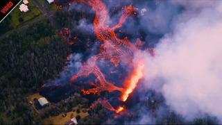 dramatic-pics-show-stream-of-molten-lava-engulfing-homes-after-hawaii-volcano-eruption-sends-residents-fleeing-for-their-lives