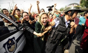 re_Ethnic-Uighur-women-grab