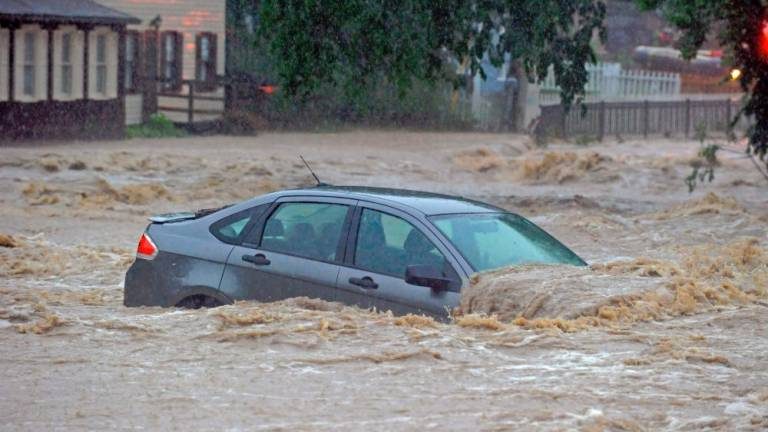 car-flood_241673_20190313155253