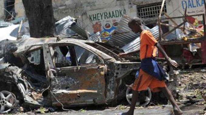 Somali civilians, Kenyan police officers killed in blasts