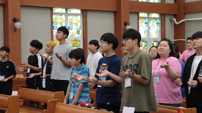 a youth gospel retreat