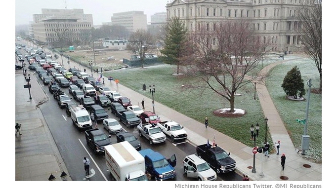 People protest Whitmer's stay-at-home order by creating traffic gridlock, not adhering to social distancing