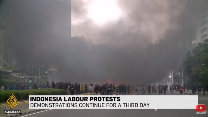 Tens of thousands of Indonesians protest over new labour law