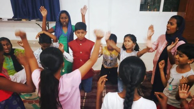 Children in India Praying