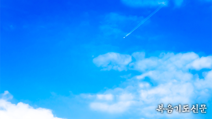 flying plane 20210515