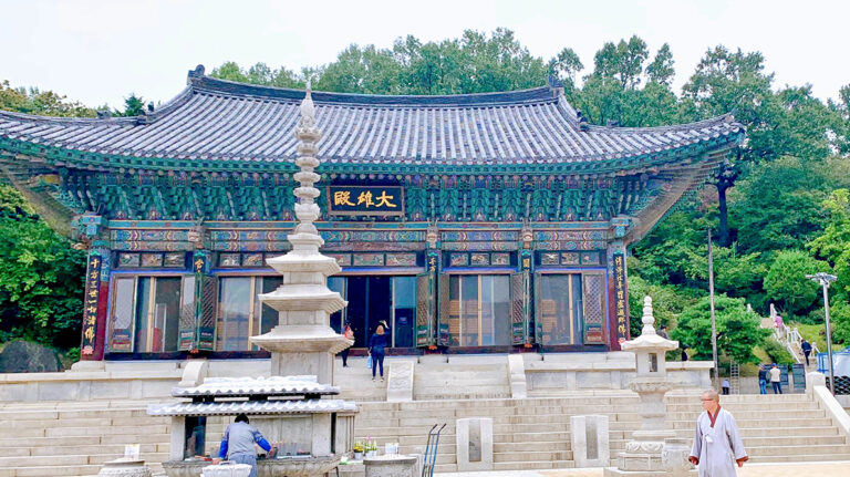 korea-temple-230515-unsplash