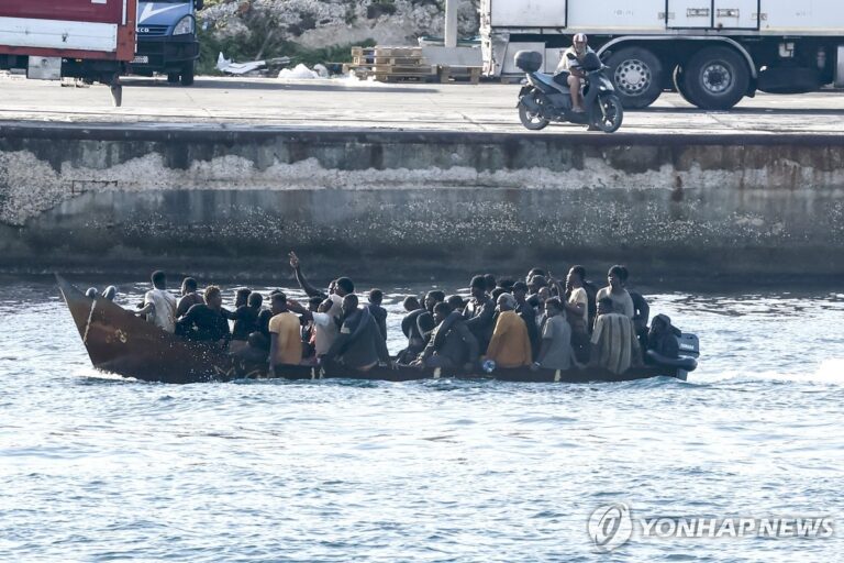 20230917 YP_Refugee Boat1