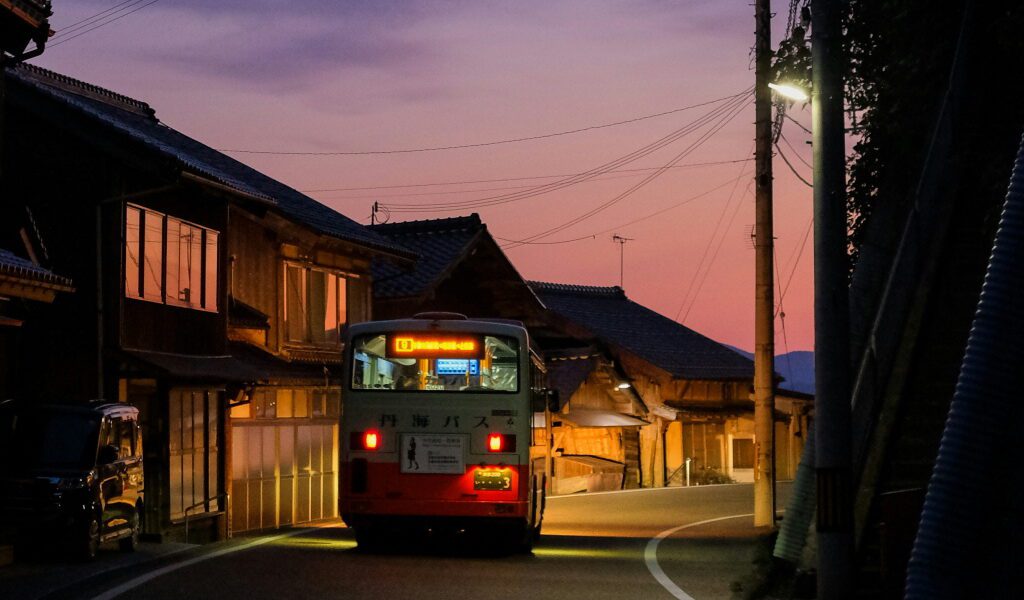 japan bus 241120 unsplash